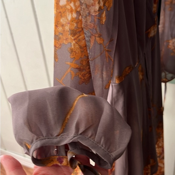 Flowy gray long train shorts v cut front body suit - Picture 6 of 10